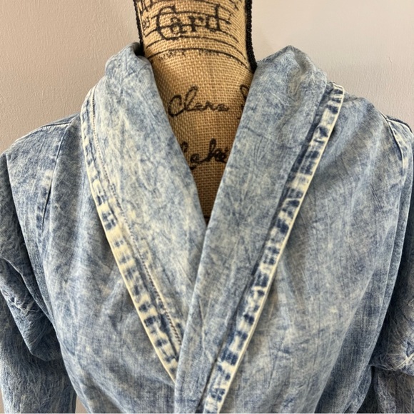 Vibrant M.i.u Hooded Acid Wash Denim Lightweight Jacket - Picture 7 of 13